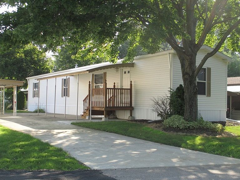 1st image of 4 Grand Blvd #4