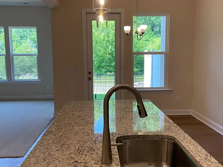 207 Heathbrook Ln — Photo 5