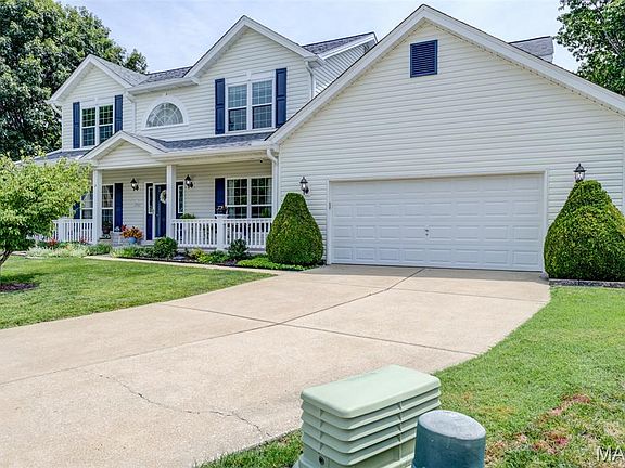 3rd image of 380 Huntleigh Manor Dr