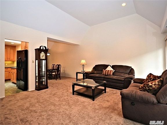 4th image of 165 Southgate Dr