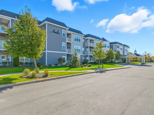 Amelia, 676 Dartmouth St #303, South Dartmouth, MA 02748