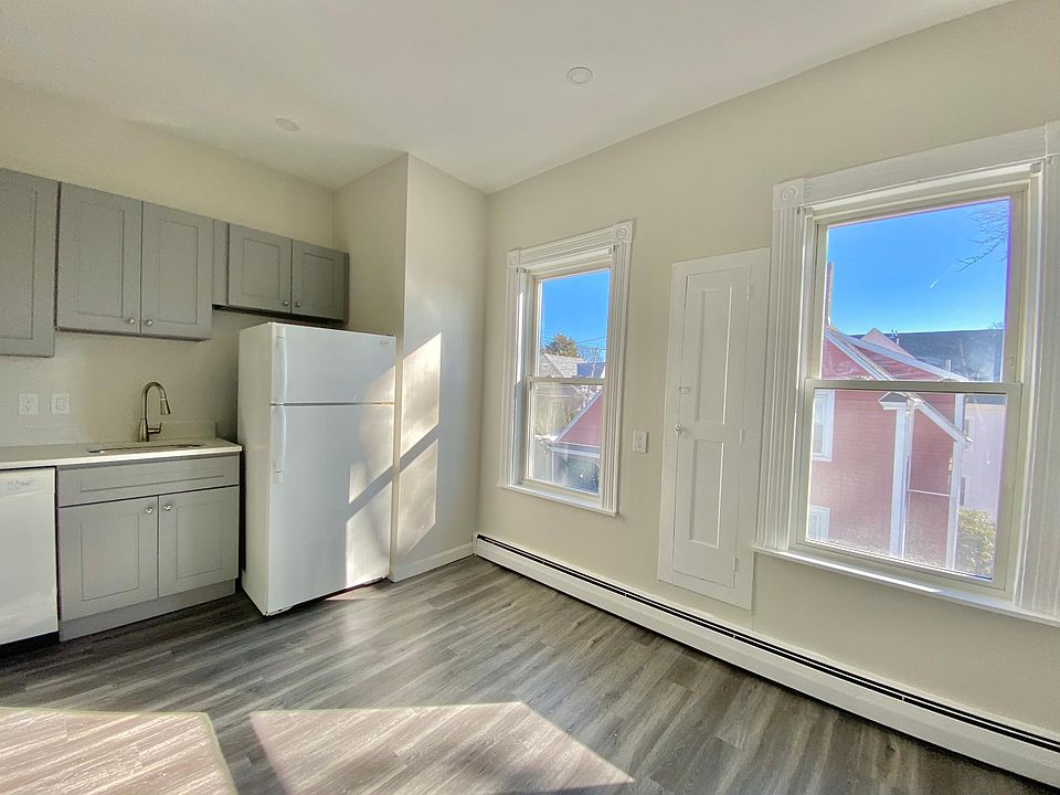 1st image of 189 Whitwell St #2