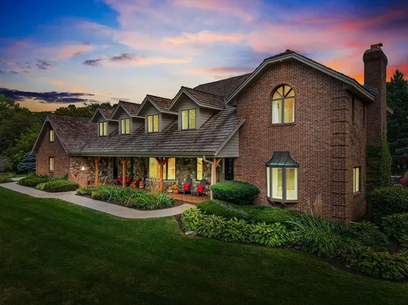 9101 West Hawthorne LANE, Franklin, WI 53132