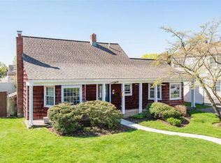 61 Farm Ln, Levittown, NY 11756