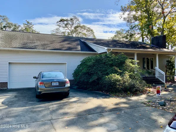 320 NE 46th Street, Oak Island, NC 28465