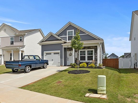 2nd image of 107 Brown Cir