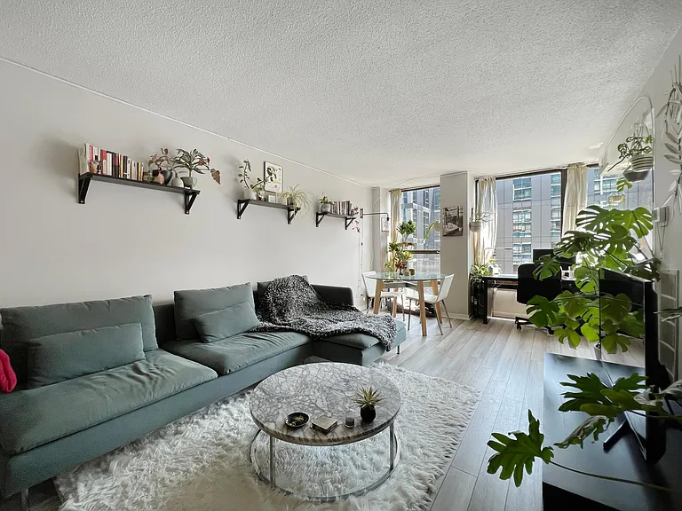 230 E Ontario St #1804 — Photo 2