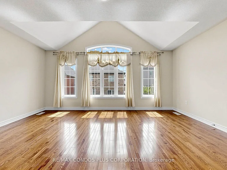 139 Queen Filomena Ave — Photo 25
