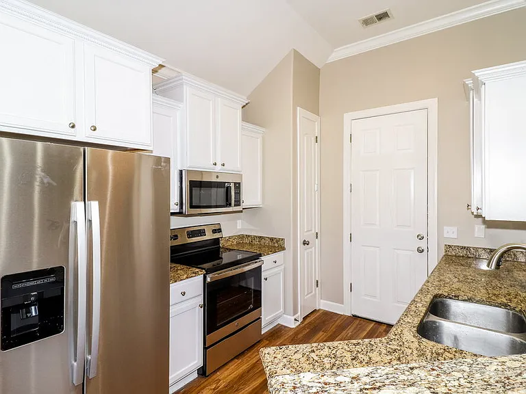 1386 Sawmill Creek Ln — Photo 8