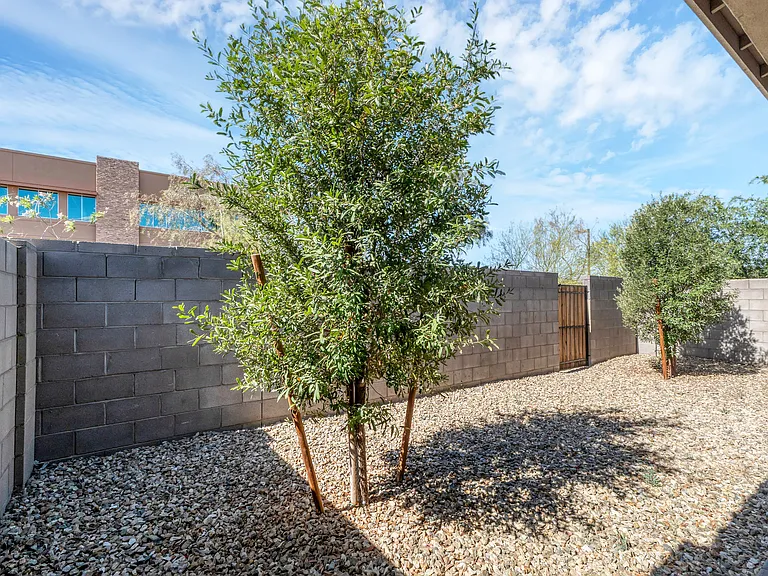 14027 W Desert Flower Dr — Photo 8