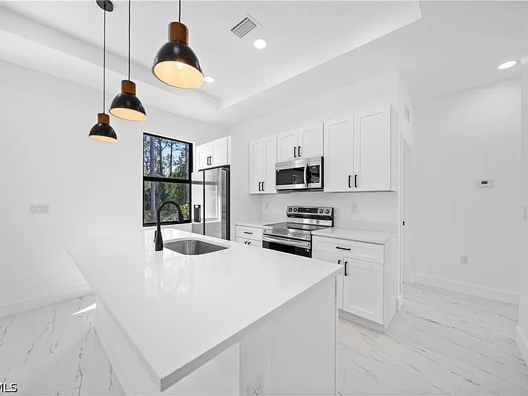 2618 69th St W — Photo 13