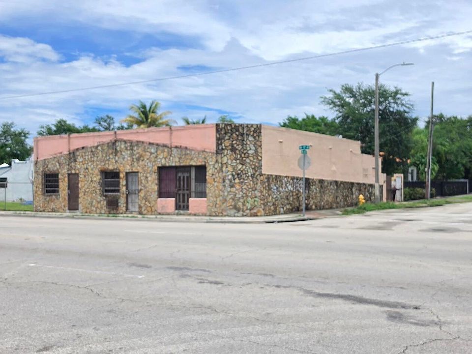 1st image of 4201 NW 17th Avenue
