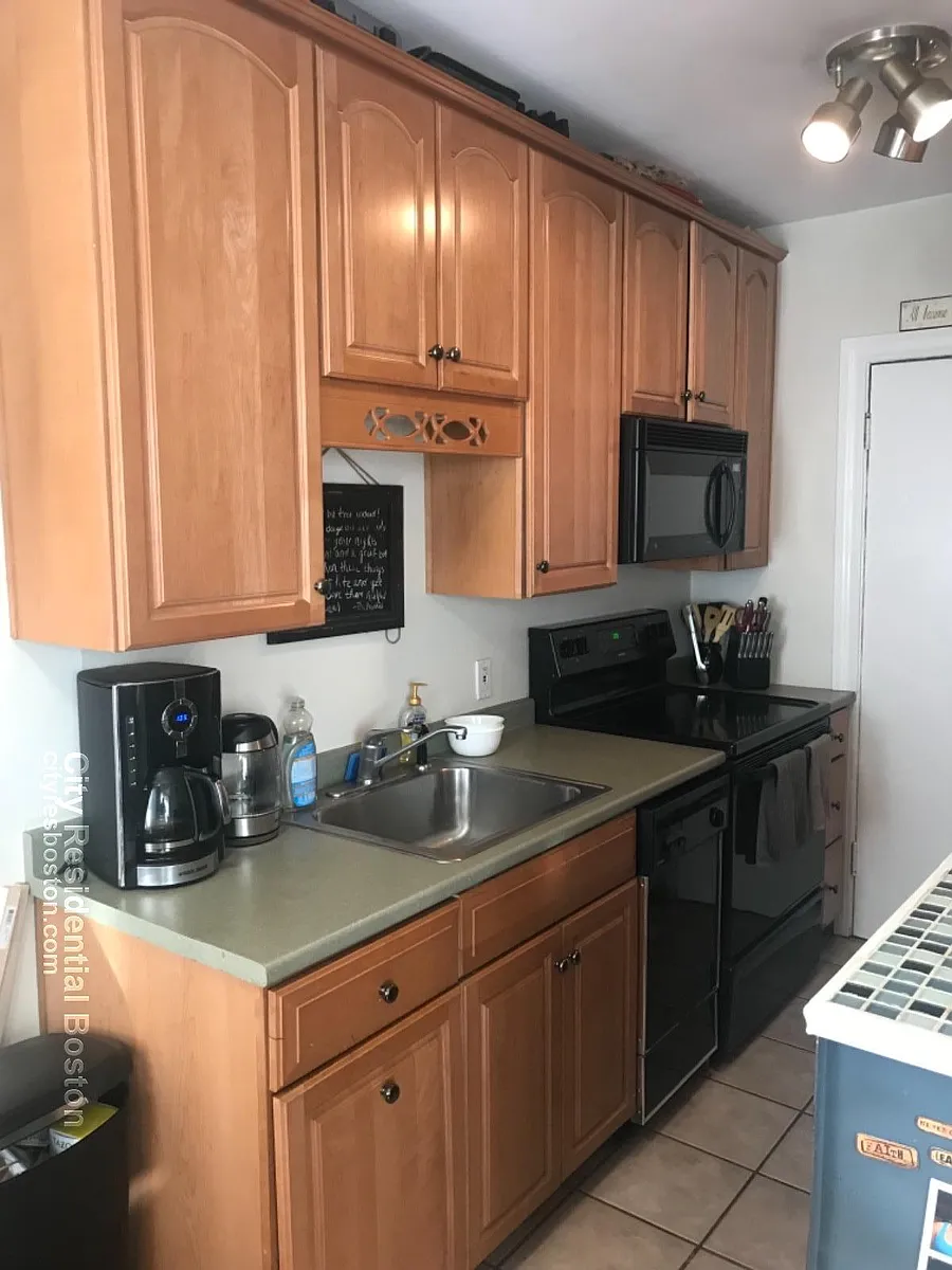 Building Photo - 66 Queensberry St #115