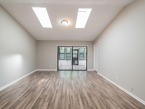 3rd image of 8713 Pinevalley Ln