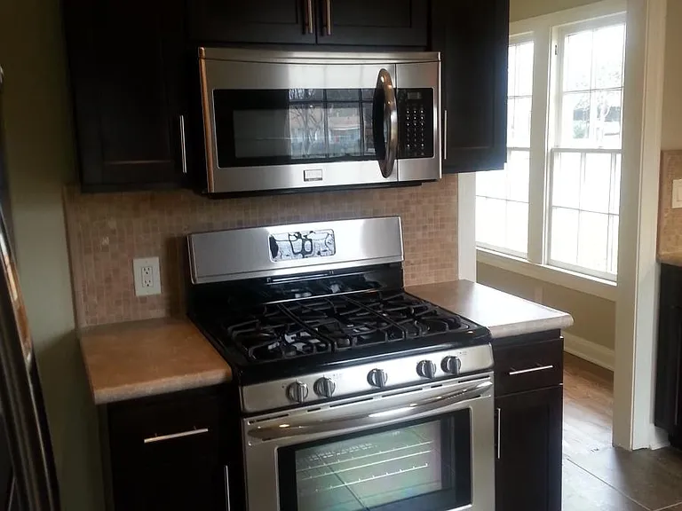 1822 W 37th St — Photo 12