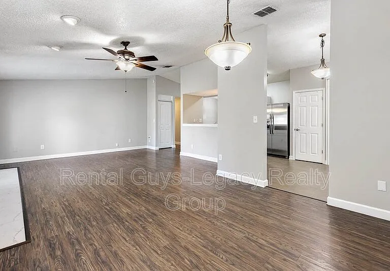 10729 Squires Ct — Photo 4