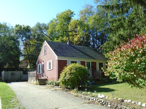 317 Pierce Ave, Kalamazoo, MI 49001
