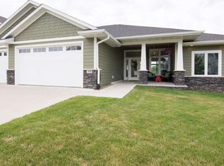 370 Green Mountain Dr, Iowa City, IA 52245