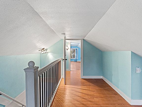 5th image of 5023 N Whitman St