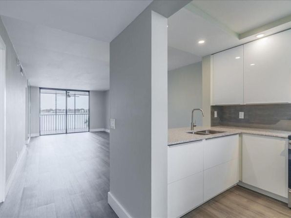113 Lake Emerald Dr #2