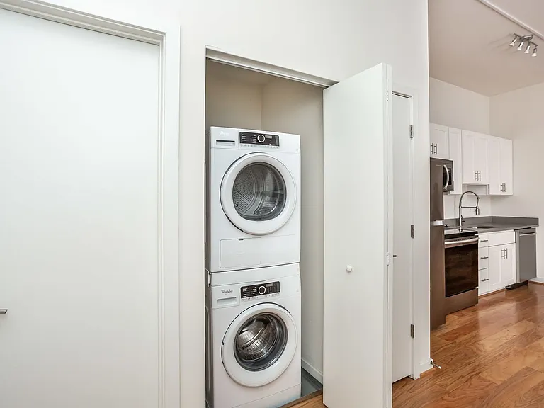 For Rent: Downtown Elegance at 605 Park Ave Your Urban Haven Awaits! — Photo 31