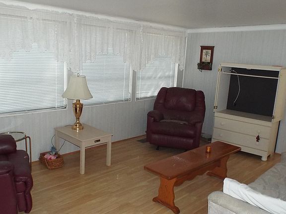 4th image of 14270 SE 125th Dr #251