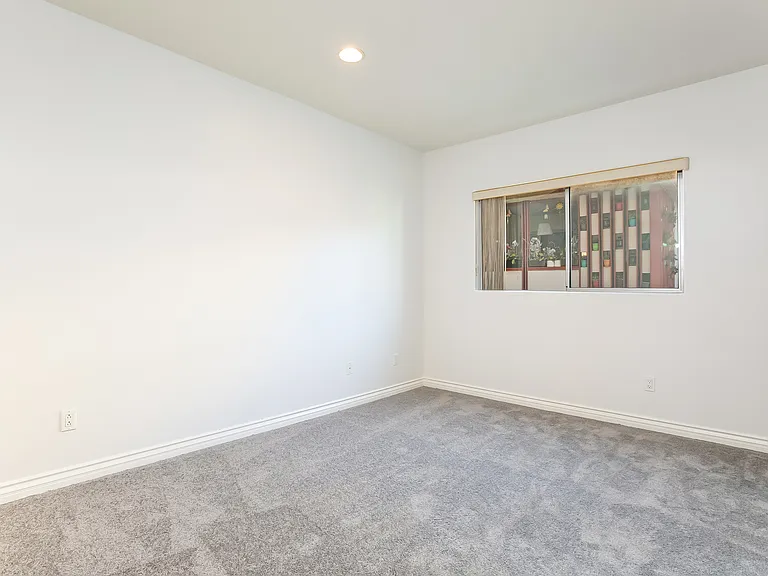 Second large bedroom with wall of mirrored closets