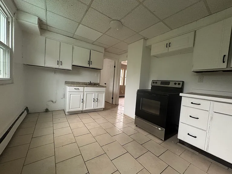 21 Manhan St #2R — Photo 5