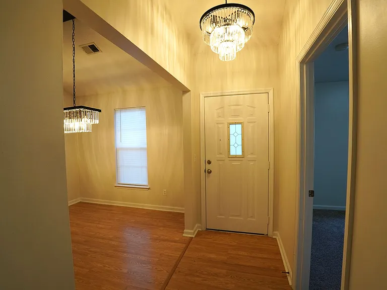 131 Lake Chateau Dr — Photo 3