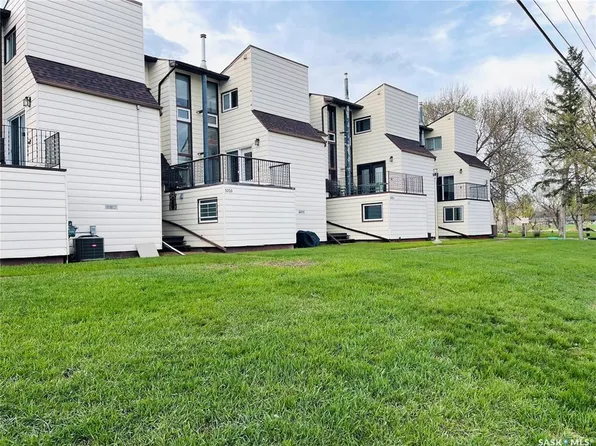 5026 10th AVENUE, Regina, SK S4T 7P4
