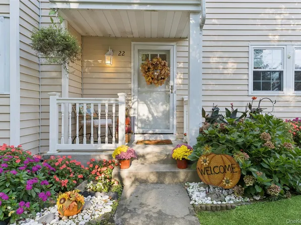 22 Huntington Commons, Yaphank, NY 11980