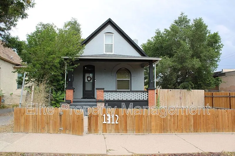 2 bed, 1.0 bath, 1077 sqft, $1,150 — Photo 2