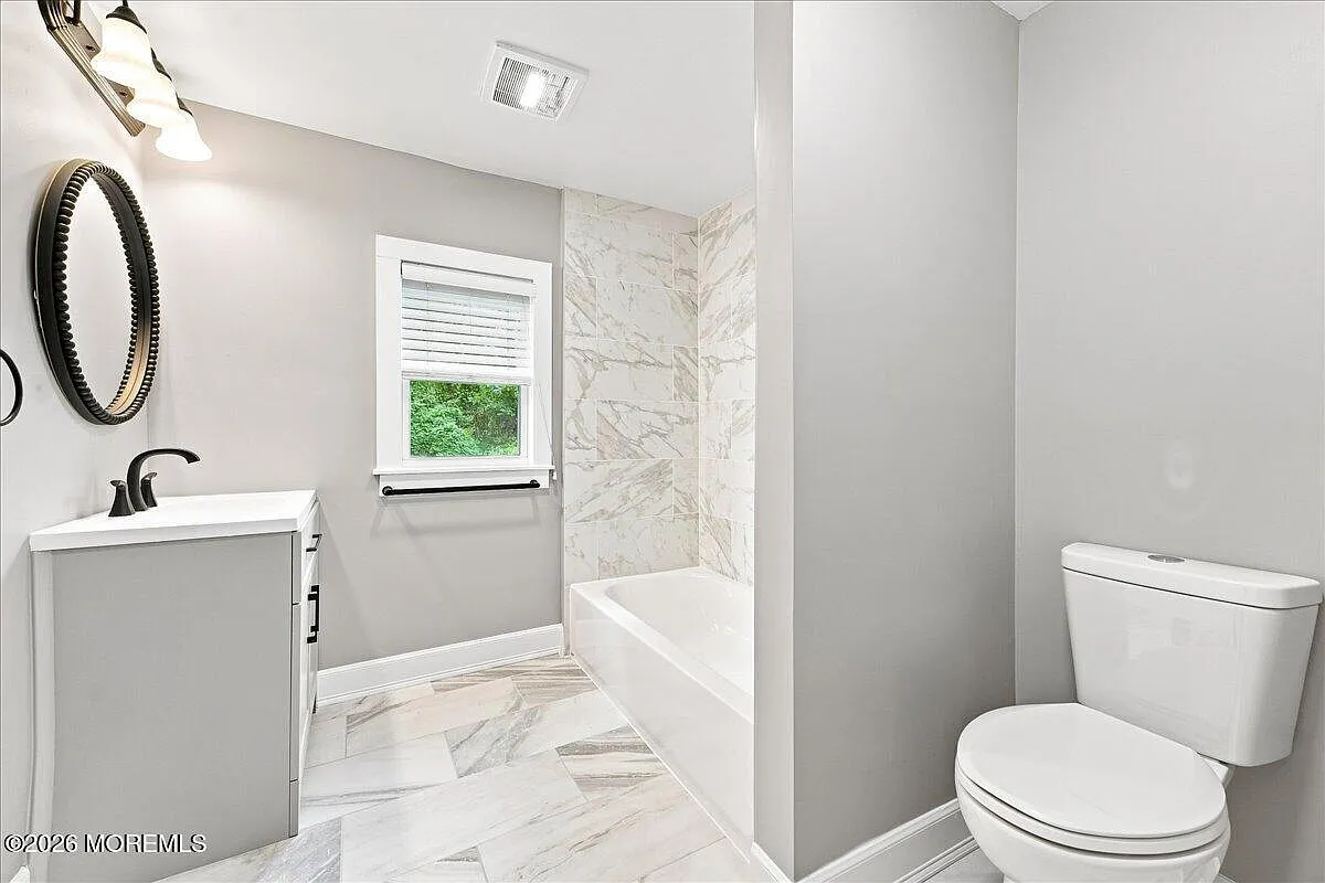 3 bed, 1296 sqft, $3,650 — Photo 2