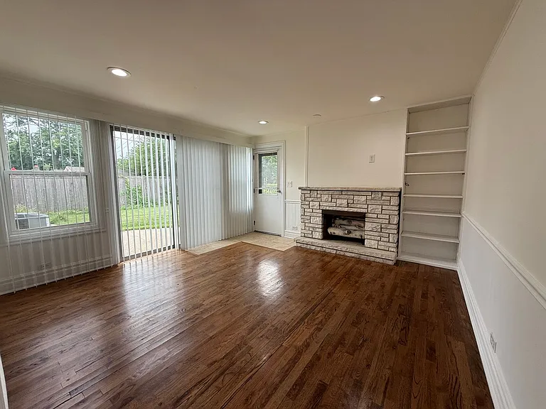 542 Cherry Ln — Photo 12