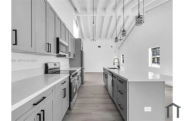 Building Photo - 6211 NW 26th Ct