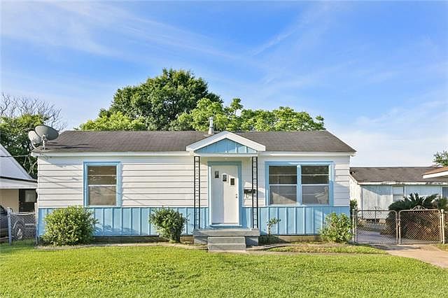 1st image of 15 Vivian Ct