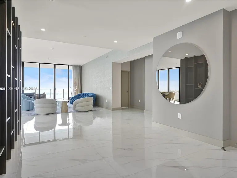 700 NE 24th St #Penthouse 5801 — Photo 3