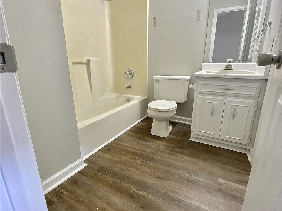 1st image of 230 Lanier Dr #124
