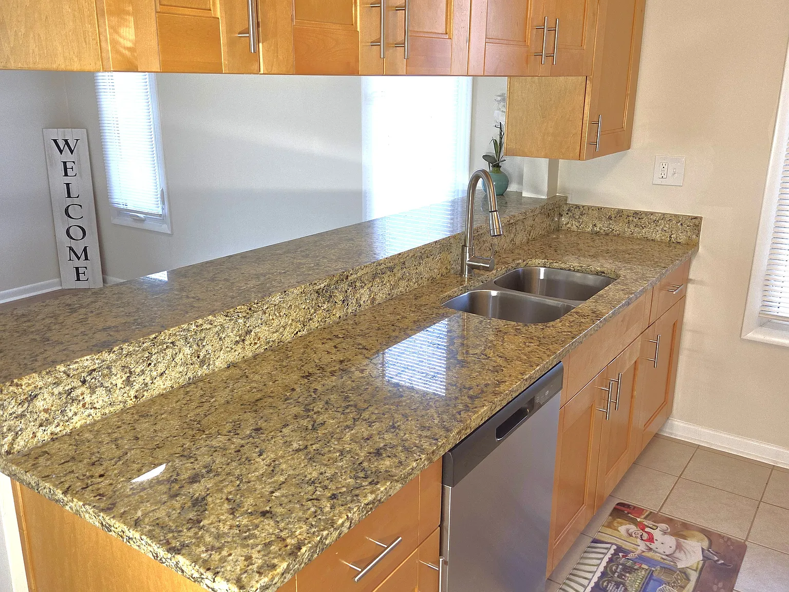 2 bed, 1105 sqft, $1,995 — Photo 2
