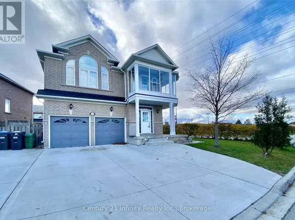 5688 Pegasus St, Mississauga, ON L5M 7G2