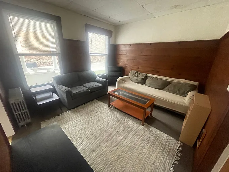 215 Giles St — Photo 8