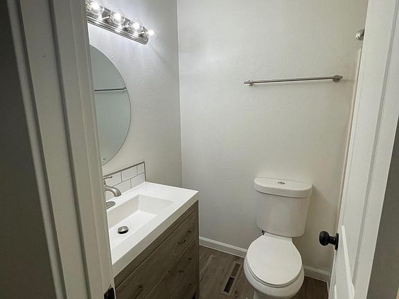 5th image of 3115 N Lake Blvd #11