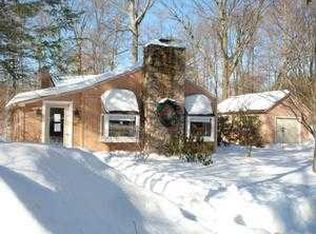 40 Woodworth Rd, Guilford, CT 06437