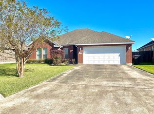 117 Crown Ridge Dr, Nederland, TX 77627