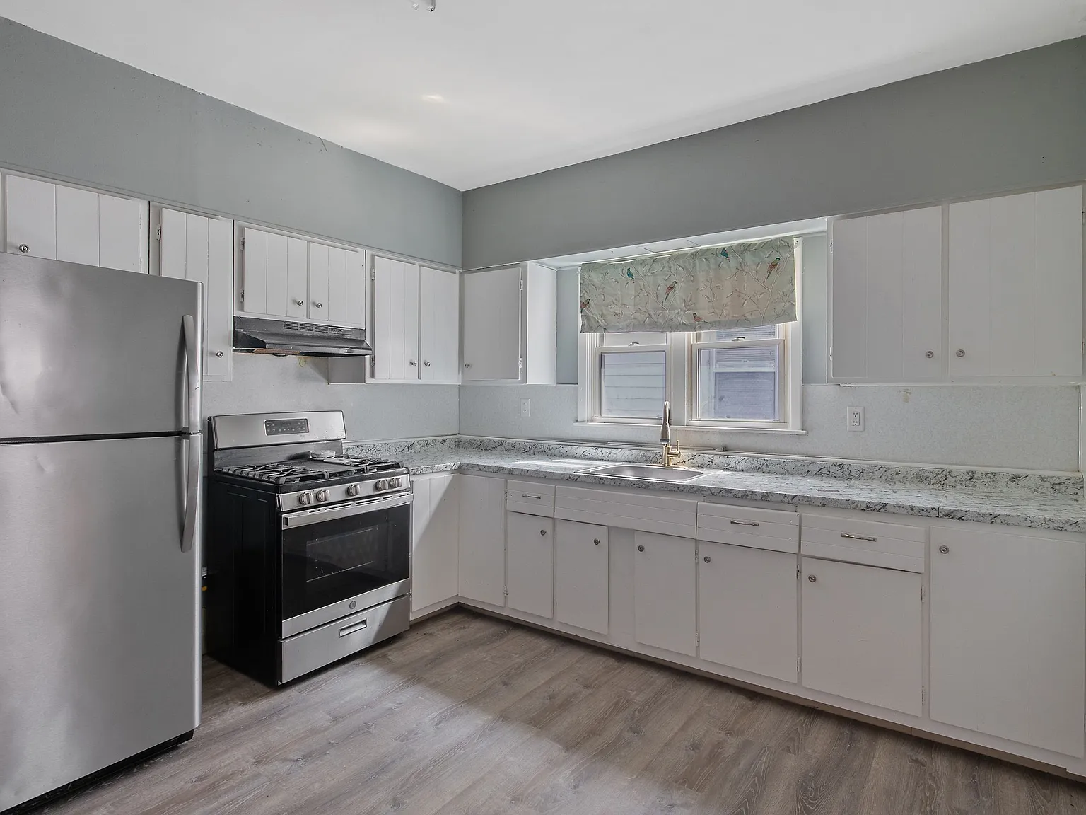 2 bed, 1.0 bath, 1954 sqft, $1,400 — Photo 3