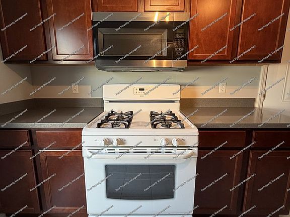 5th image of 10401 Paramount Way