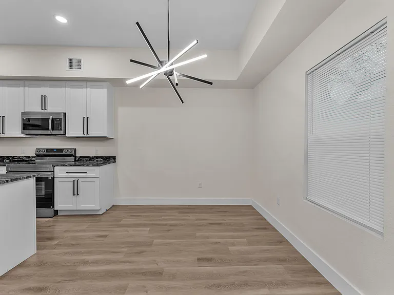 110 Webb St #201 — Photo 14