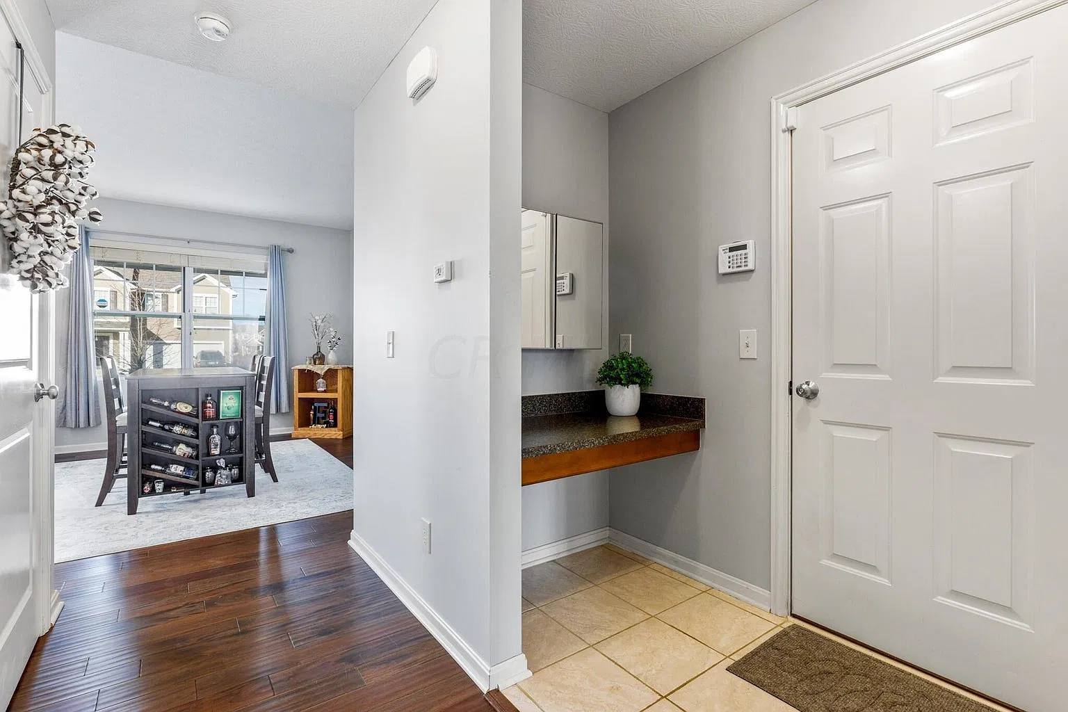 4 bed, 2.5 bath, 2400 sqft, $2,899 — Photo 2