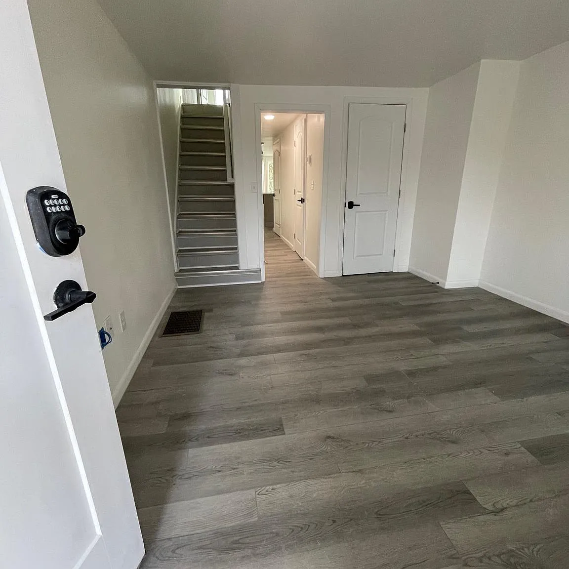 3 bed, 2.0 bath, 1000 sqft, $2,000 — Photo 3