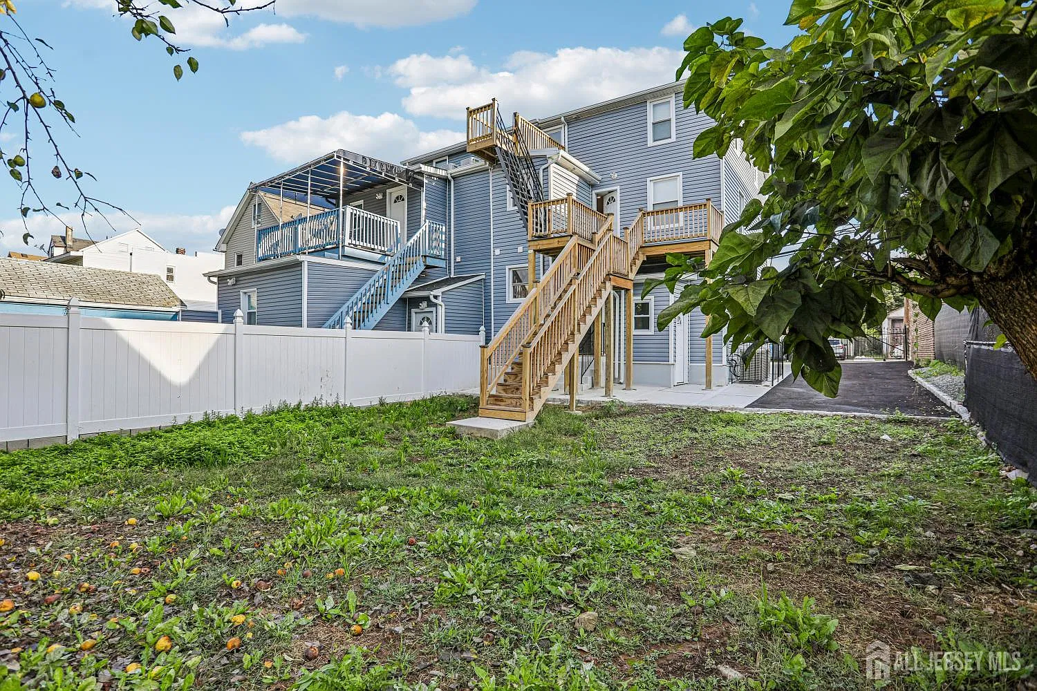 170 Seaman St — Photo 4